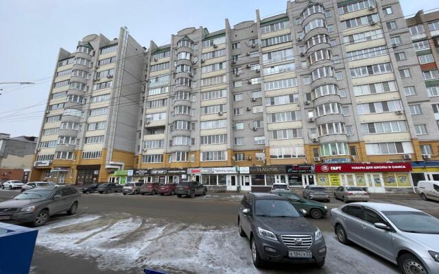 V Samom Tsentre Okolo Tsum Flat