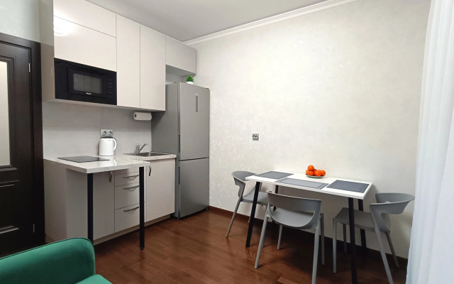 Uluchshennye Novy Lessner Apartments