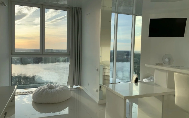 Апартаменты Белая Романтическая Студия с Панорамным Видом