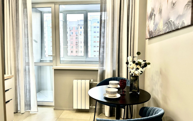 Lyuks S 2-Mya Balkonami I Dizaynerskim Remontom Flat