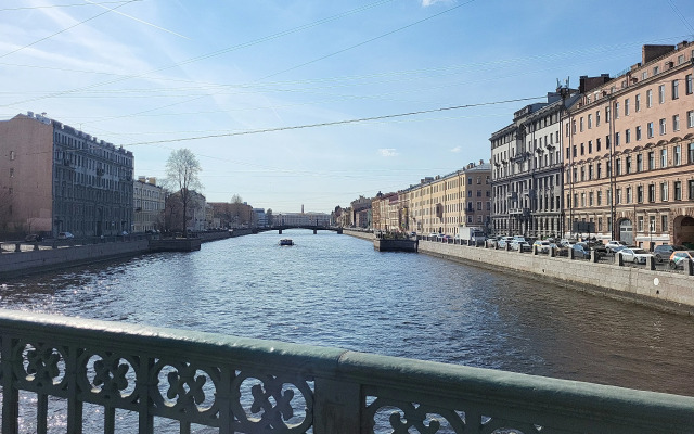 Studiya v Tsentre na Fontanke dlya Troikh Flat