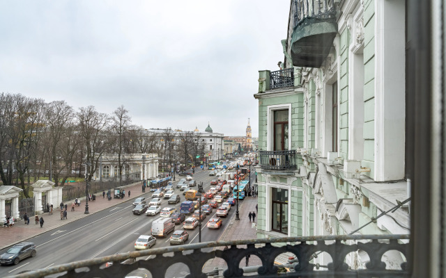Квартира на Невском
