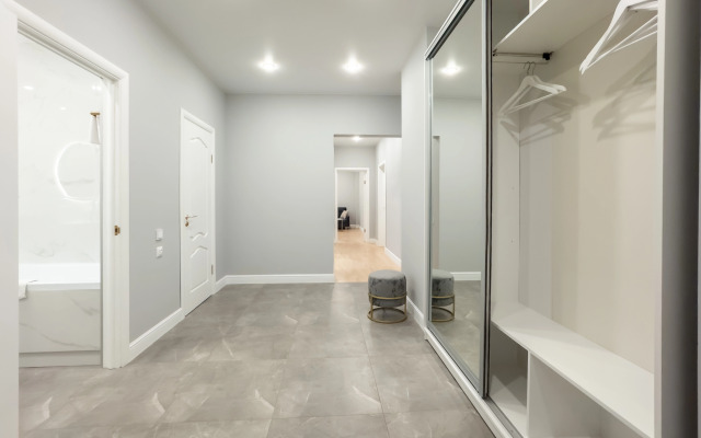 Апартаменты Скайлайт на Мытнинской