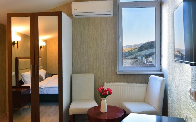 Kraveli Hotel
