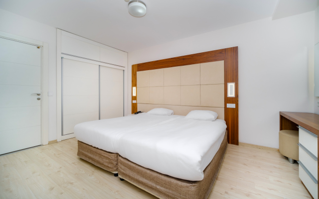 Delfino Boutique Apart-Hotel
