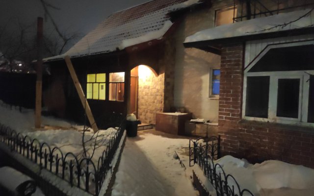 Vacation Home On Kirova Guest House