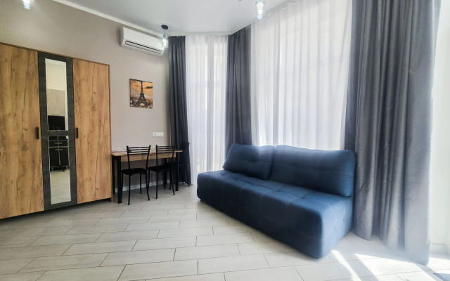 Na 1m etazhe so svoyey zonoy otdykha i oborudovannoy kukhney Flat
