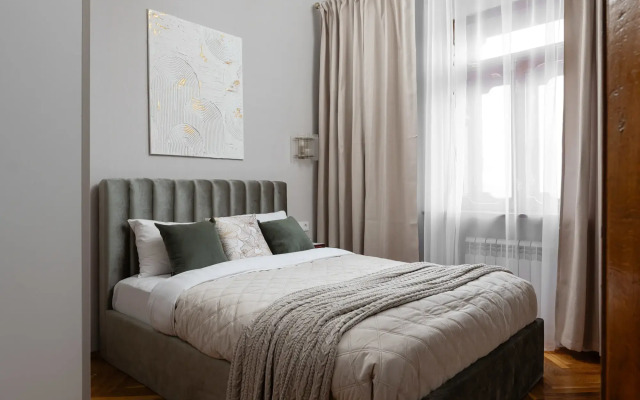 Квартира GM Apartments Новая и тихая Трехкомнатная на Тверской