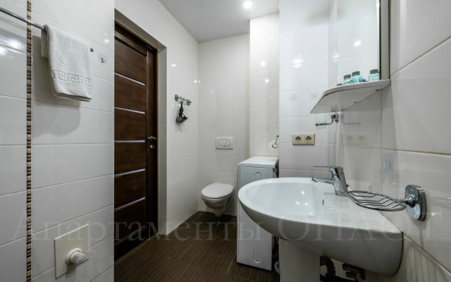Oplot - Semejnye s odnoj spal'nej i balkonom 3 Apartments