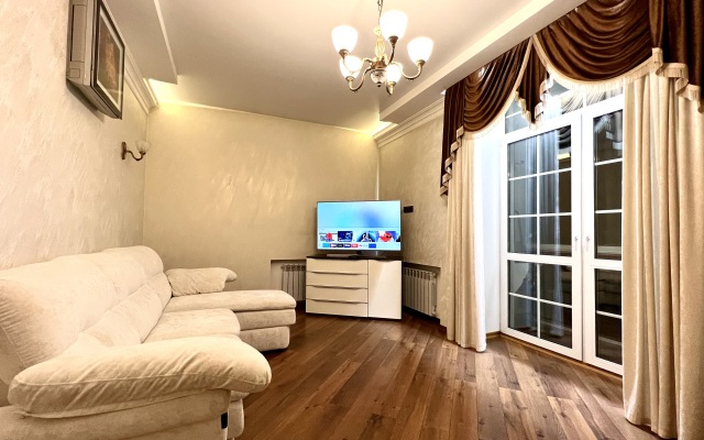 Trokhkomnatnaya Premium Klassa na Sovetskoy 21 Flat