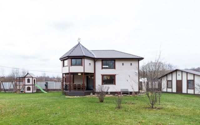 Privat House v Poselke Velikie Ozyora