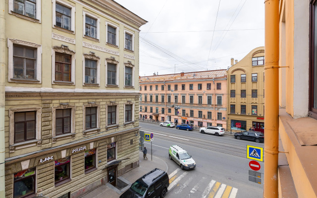 2-h komnatnaya Sadovaya 42 u kan. Griboedova Flat