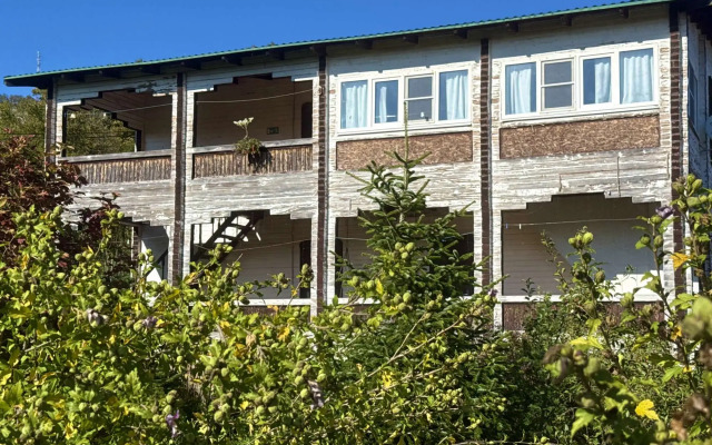 Thach from Travel Hotels Entourage