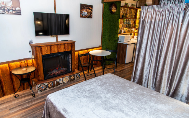 Romanticheskaya Studiya S Kaminom I Balkonom Flat