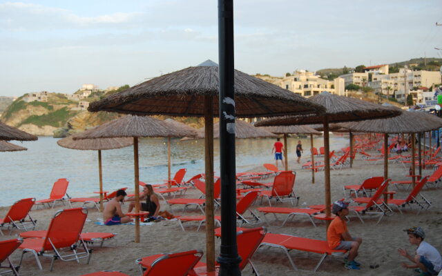 Отель Renia Studios