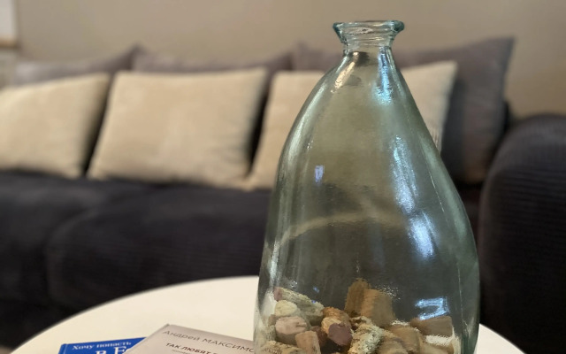 Uyutnaya Trekhkomnatnaya S Shikarnoy lodzhiey Flat