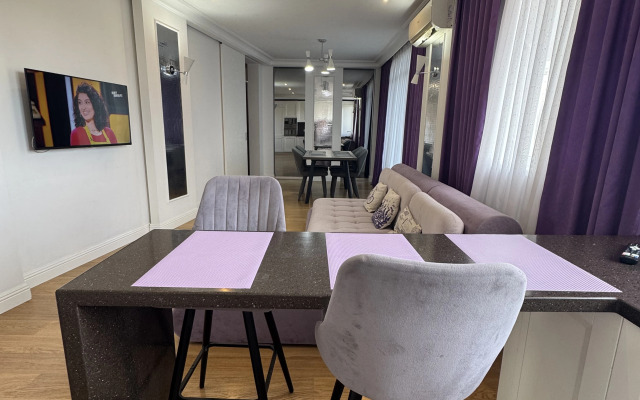 Mirror Apartment in Olympic Park Flat