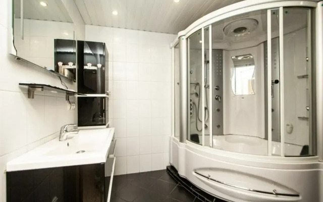 iRent na Samartseva Apartments