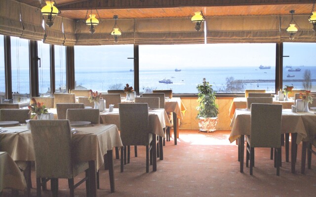 Grand Liza Hotel