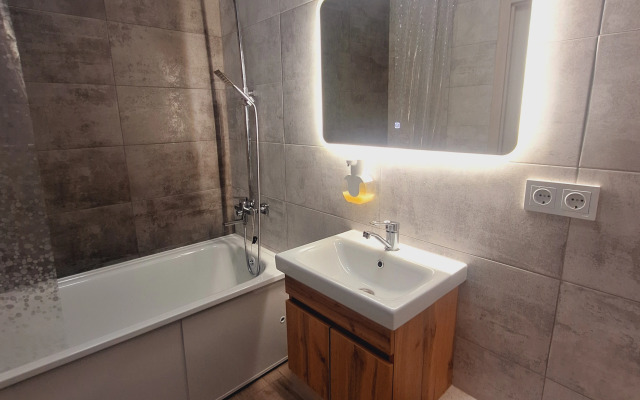 Квартира Комфортная двушка на Хрустальногорской