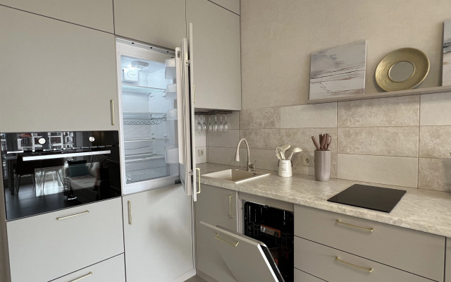 Yarkaya S Kusochkom Morya Flat