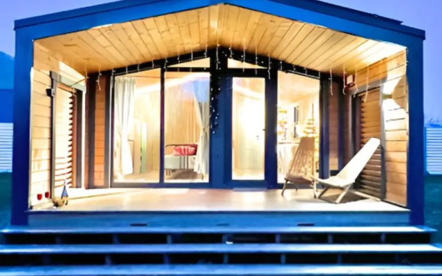 Частный дом Загородный комплекс на берегу реки с баней