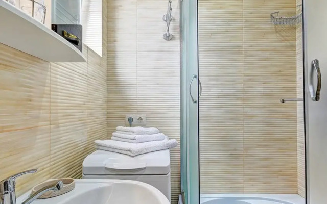 Dvukhkomnatnye V Taunkhause S Garazhom Mikrorayon Kudepsta Apartments