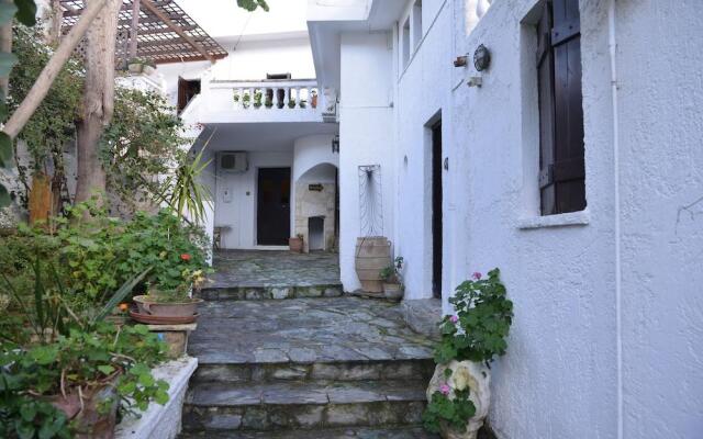 Troullos Apart-Hotel