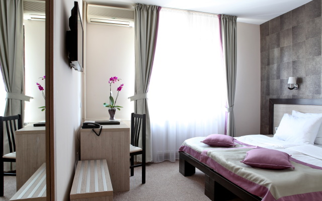 Hotel Vozarev