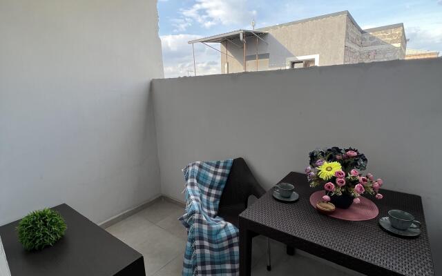 Comfort With Green Refreshing Interior Apartments