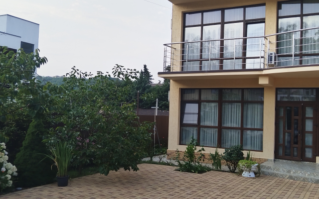 Mistral Vardane Guest house