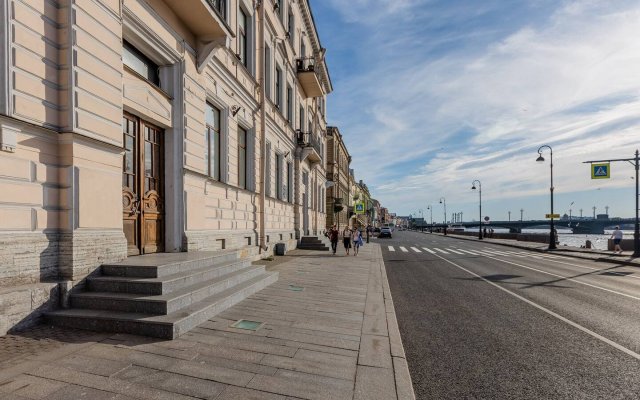 a.m. Rooms Neva (Angliyskaya Naberezhnaya) Apartments