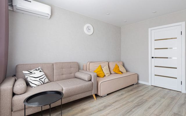 Dvukhkomnatnaya V Tsentre S Novym Remontom Flat