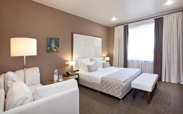 L hotel Hotel