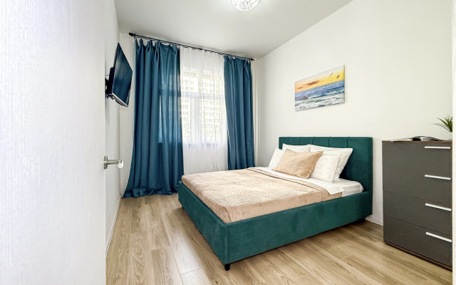 Uyutnaya Solnechnaya Yevrodvushka Vblizi Morya Flat