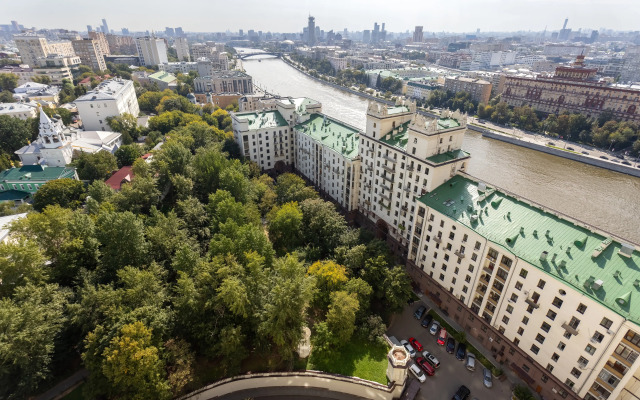 Апартаменты Люкс с Панорамным Видом на Реку: Изба/Котельническая Высотка