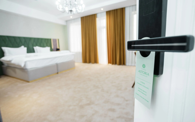 Astoria Plaza Hotel