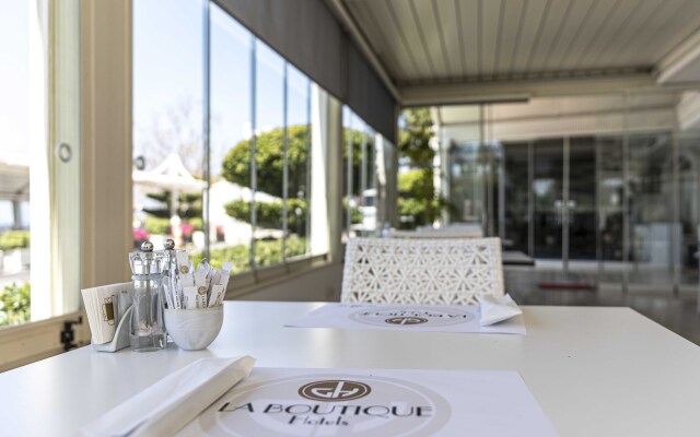 La Boutique Hotel & Suites (Adult Only 16+)