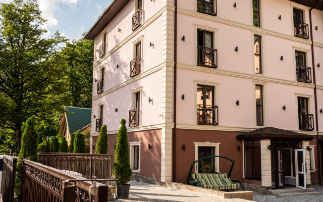 Troyka Apartments