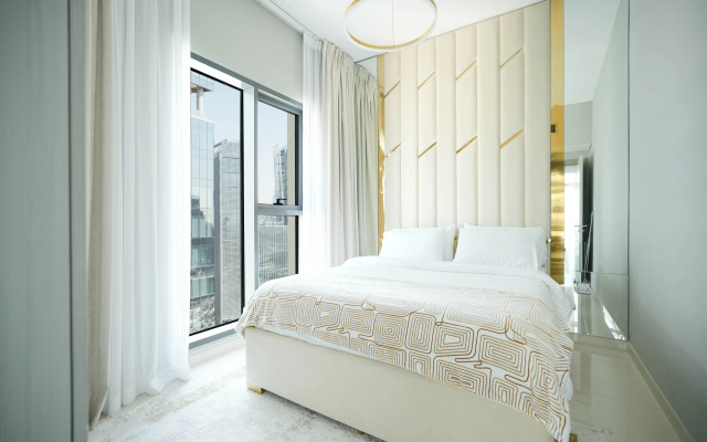 Keyrock Living Lakeview Luxury in Zada Tower Apartments