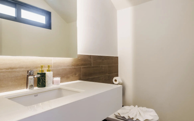 Aileen Layan 6 Villa