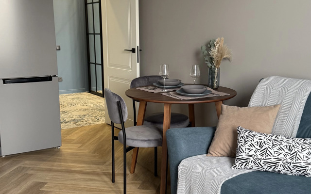 Uyutnaya S Dizaynerskim Remontom Flat