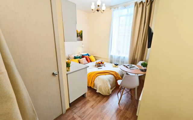 Divan I Chemodan Na Frunze 14-1 Flat