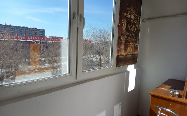 N75 Dve Bolshie Krovati V Tsentr Vselennoj Mr. HOUSE Flat