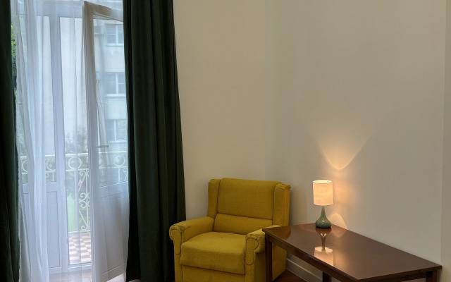 Stilnaya Kvartira ryadom s Morem i Parkom Flat