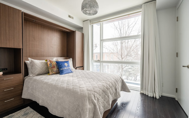 Exclusive Four-Bedroom Townhouse in Downtown Toronto Private House