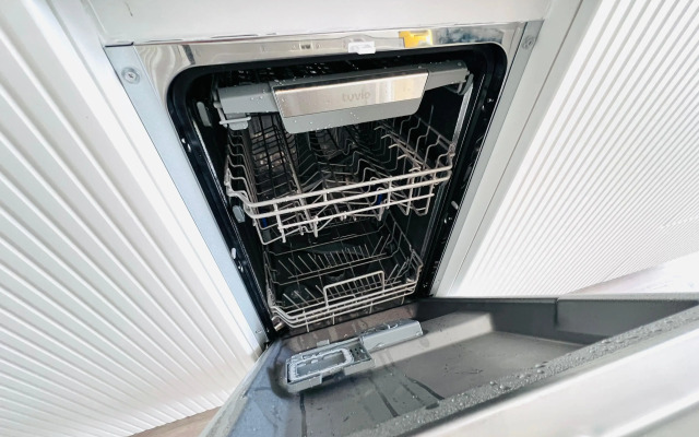 Апартаменты студия на Новоостаповской 20