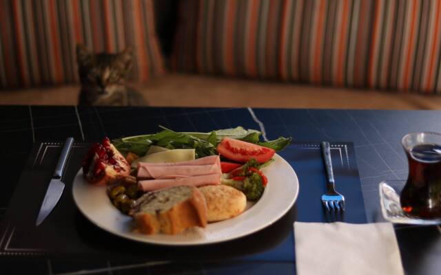 Отель Linda Port Hotel