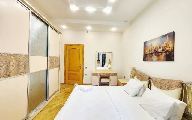 F1 View in Boulevard 4 Apartments