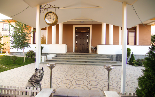 Salmer Hotel